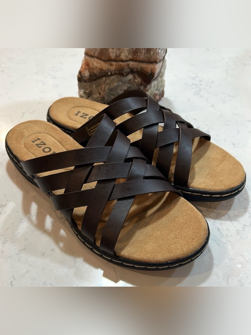 NWOT!🎉 IZOD Slaight Faux Leather Crisscross Strap Slip On Sandal Size 7
